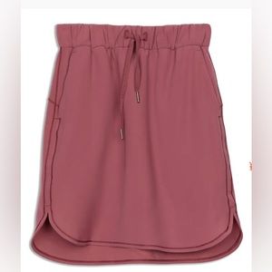 Lululemon On The Fly skirt